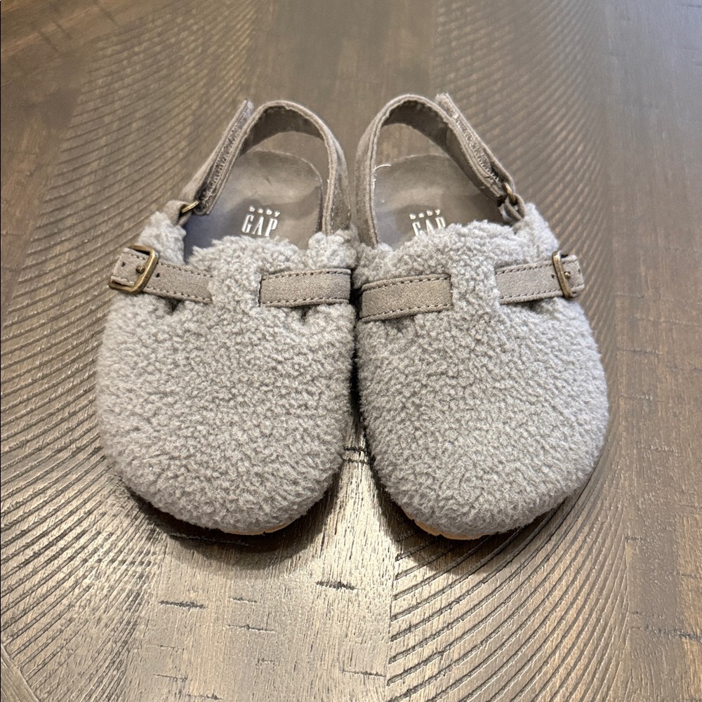 GAP Toddler Gray Fuzzy Clogs - 7-8C